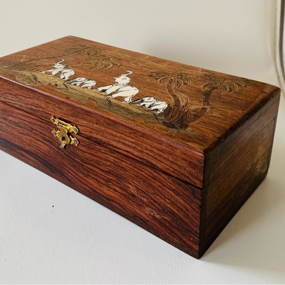 Wooden box - Picture 1 of 11